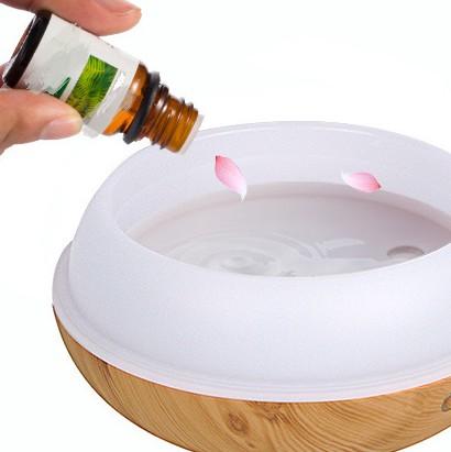 Wood grain humidifying aroma diffuser